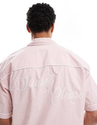 Pull & Bear - Chemise brodée au dos - Rose