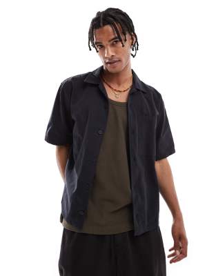 Pull & Bear - Chemise effet froissé avec col à revers - Noir