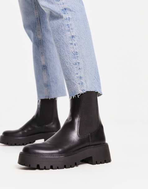 Pull&Bear chunky chelsea boots in black - view 1