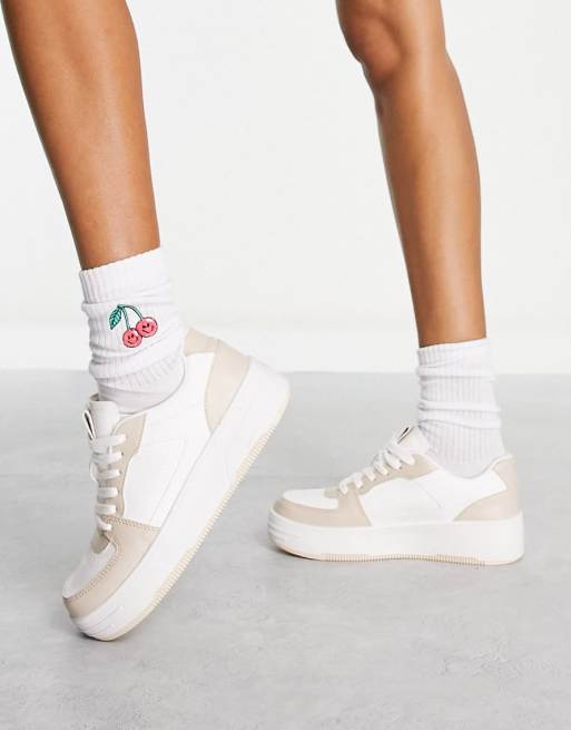 Pull&Bear chunky colourblock trainer in beige and white, 2 of 4
