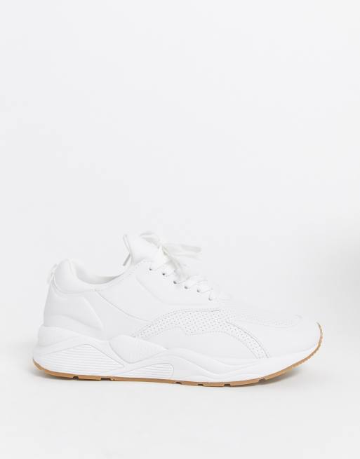 white pull on sneakers