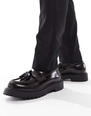 Лоферы Pull-Bear на толстой подошве с кисточками бордового цвета 8190₽