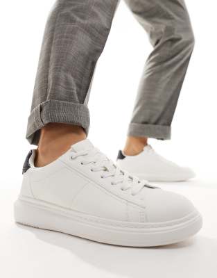 Pull&Bear flatform sneakers with black back tab in white