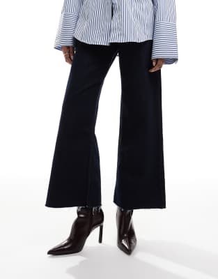 Pull&Bear – Ciemnobordowe botki na obcasie z noskami w szpic - view 1