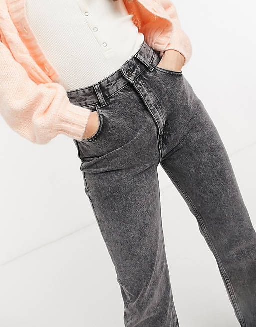 Pull&Bear – Ciemnoszare jeansy w stylu lat 90. z prostymi nogawkami i rozcięciami