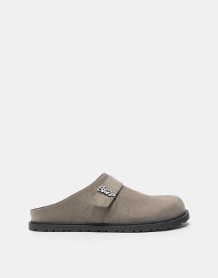 Pull&Bear Clogs with stwd buckle 