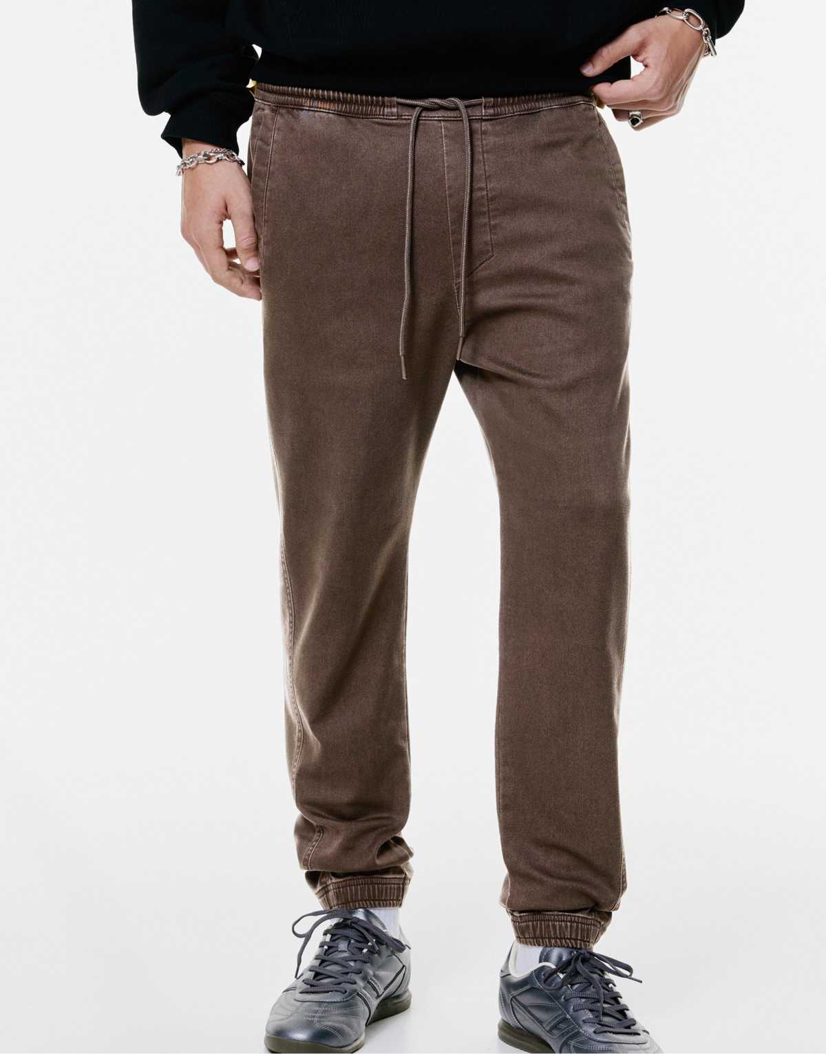 Pull&Bear Comfort joggers in brown