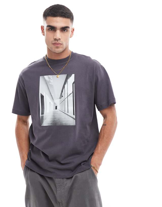 Pull&Bear - contemporary art front printed t-shirt in charcoal