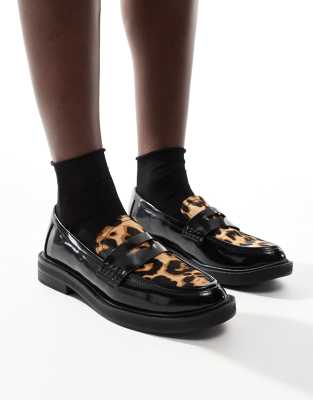 Pull & Bear contrast leopard - Loafer in Schwarz mit kontrastierendem Leopardenmuster