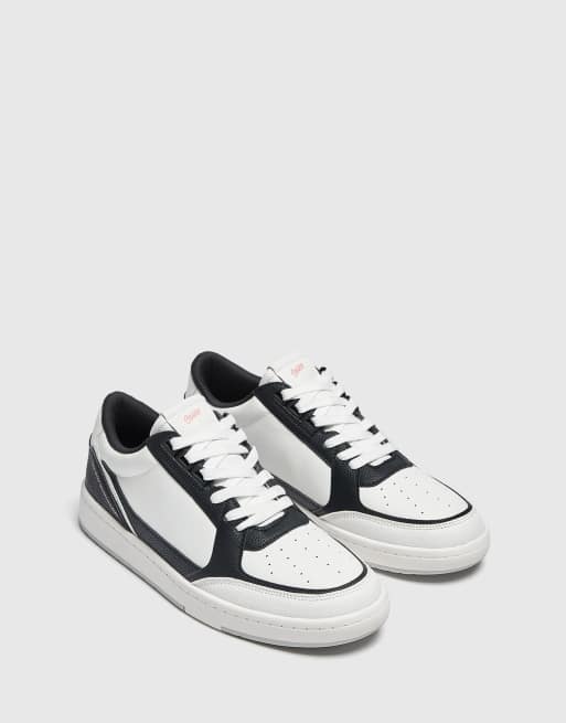 Pull&Bear - Contrasterende sneakers met dikke zool en zwarte panelen in wit