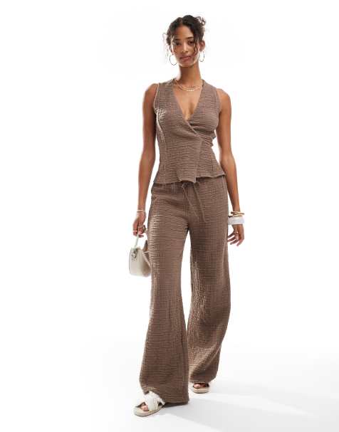 Pull&Bear - Coordinato marrone tortora con top avvolgente testurizzato effetto stropicciato e pantaloni - view 1