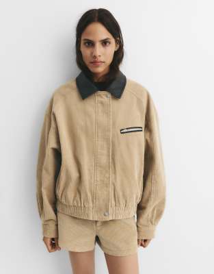 Pull & Bear - Cordjacke in Sand mit Kontrastkragen-Neutral