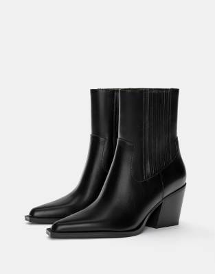 Pull & Bear - Cowboy-Stiefeletten in Schwarz mit Absatz