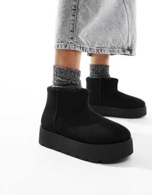 cozy platform ankle boot in black