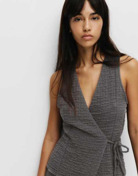 Pull&Bear Crinkled-effect crossover vest in grey marl - view 1
