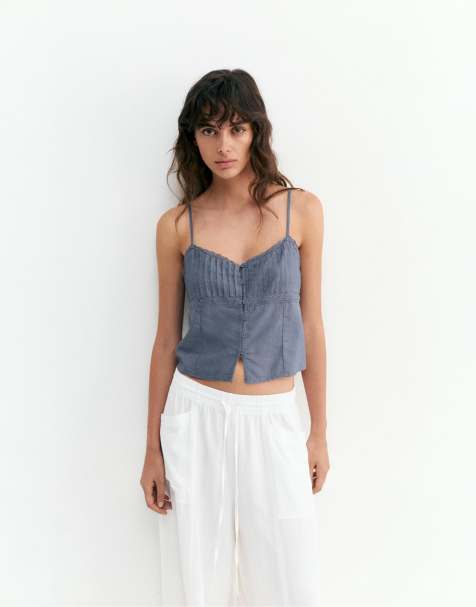 Pull&Bear - Crop top a canotta blu con finiture in pizzo - view 1