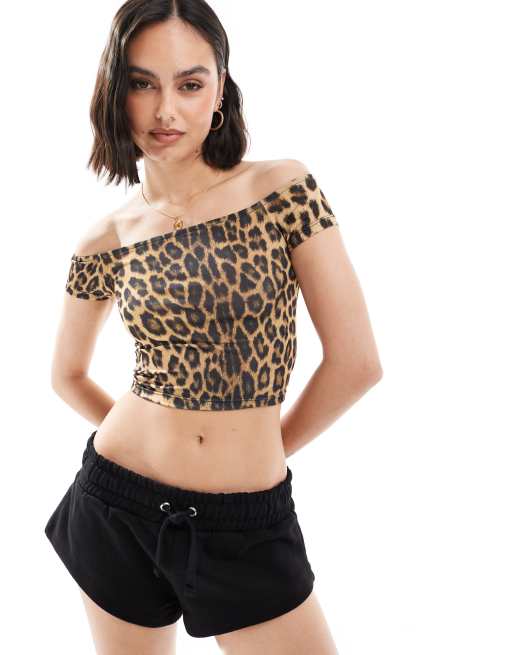 Pull&Bear - Crop top con stampa leopardata e scollo Bardot