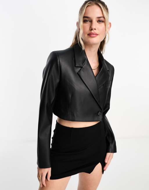 Pull&Bear - Cropped blazer van imitatieleer in zwart