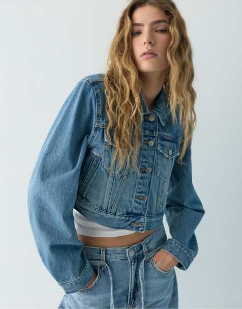 Pull&Bear – Cropped-Jeansjacke in Mittelblau - view 1
