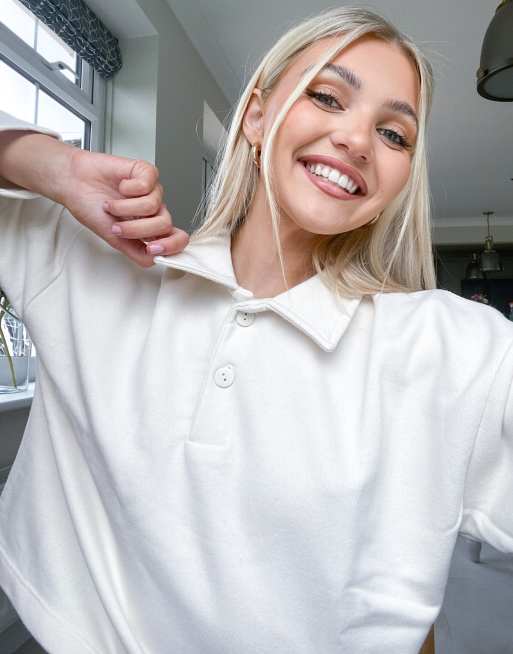 Pull&Bear cropped long sleeve polo top in white, 3 of 4