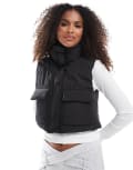 [Pull & Bear] Pull & Bear cropped padded nylon vest in black L BLACK