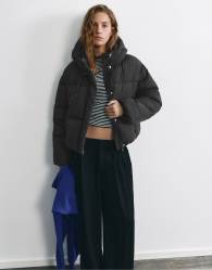 Pull&Bear Cropped puffer jacket with hood in black