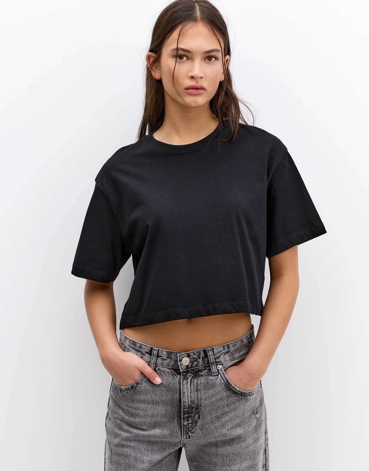 Pull&Bear cropped short sleeve t-shirt in black