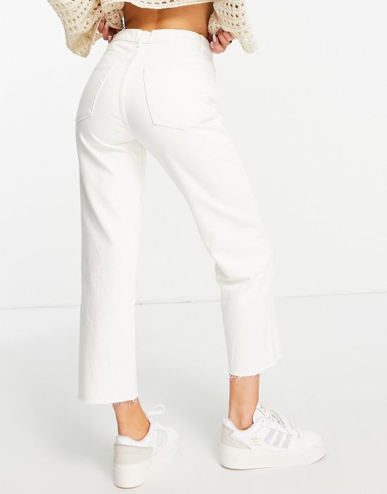 https://images.asos-media.com/products/pullbear-cropped-straight-jeans-in-off-white/202083141-3?$n_550w$&wid=550&fit=constrain