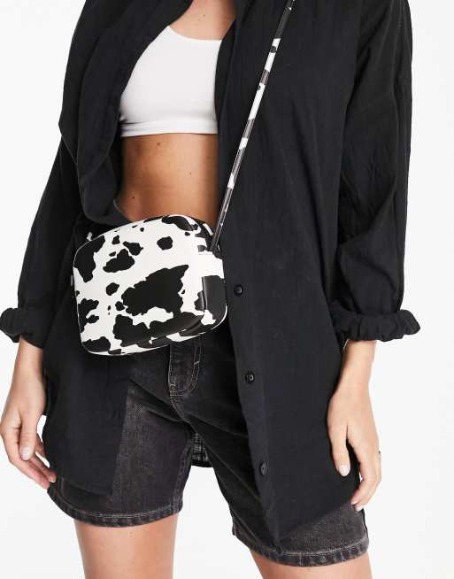 Pull&Bear - Crossbody tas met koeienvlekken in zwart-wit