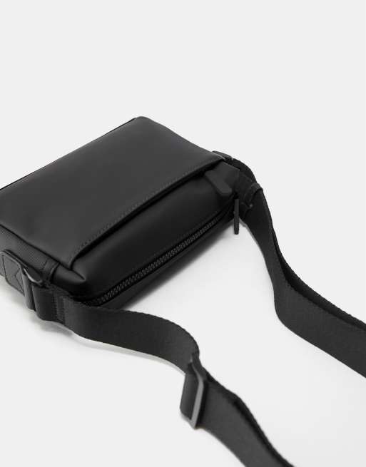 Pull&Bear - Crossbody tas van rubber in zwart, 2 van 4