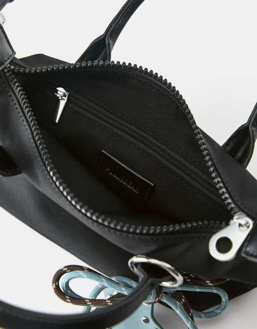 Pull&Bear crossbodytas van nylon met versiering in zwart, 5 van 5