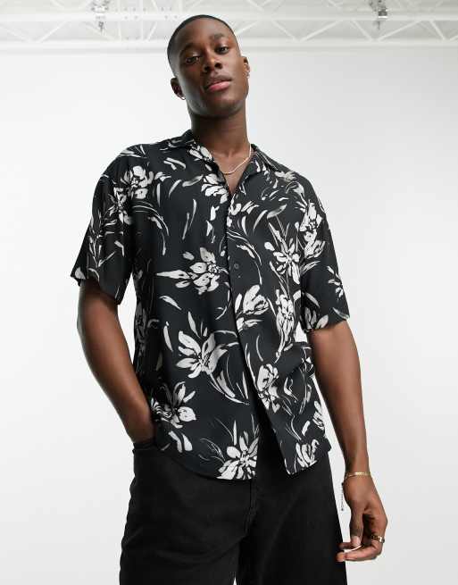 Pull&Bear – Czarna koszula w kwiatowy wzór