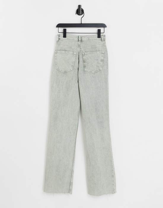 https://images.asos-media.com/products/pullbear-dad-jeans-with-rip-in-green/23348998-2?$n_550w$&wid=550&fit=constrain