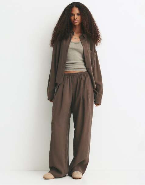 Pull&Bear Darted smart trousers in brown - view 1