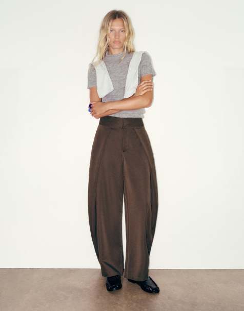 Pull&Bear Darted smart trousers in brown - view 1