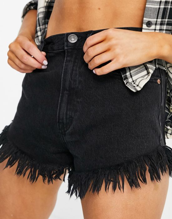 https://images.asos-media.com/products/pullbear-denim-shorts-with-frayed-hem-in-black/23306357-3?$n_550w$&wid=550&fit=constrain