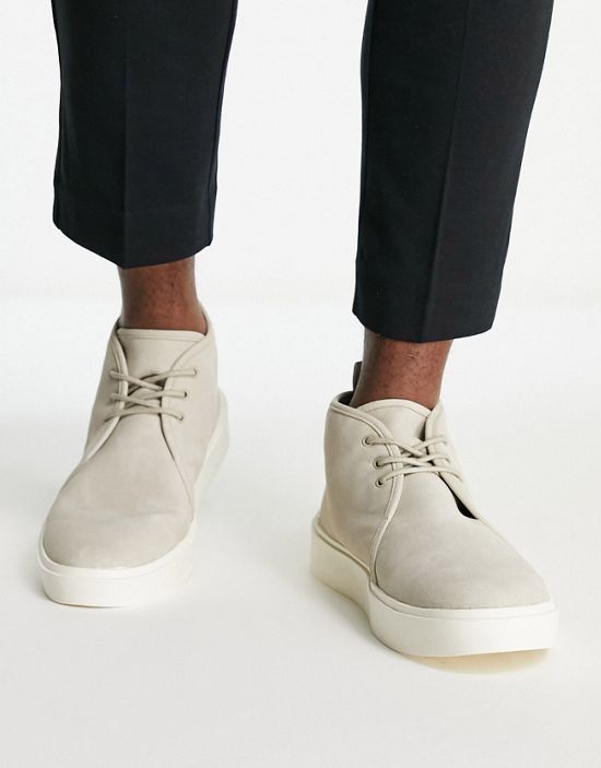 https://images.asos-media.com/products/pullbear-desert-boots-in-beige/202854392-2?$n_550w$&wid=550&fit=constrain