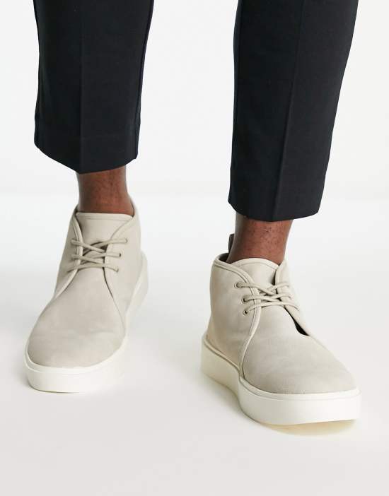 https://images.asos-media.com/products/pullbear-desert-boots-in-beige/202854392-2?$n_550w$&wid=550&fit=constrain