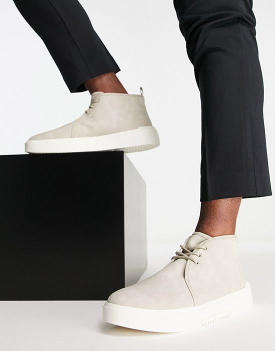 https://images.asos-media.com/products/pullbear-desert-boots-in-beige/202854392-3?$n_550w$&wid=550&fit=constrain