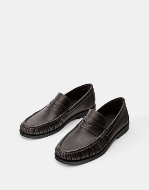 Pull&Bear Distressed suede ruched loafers in brown, 2 of 4