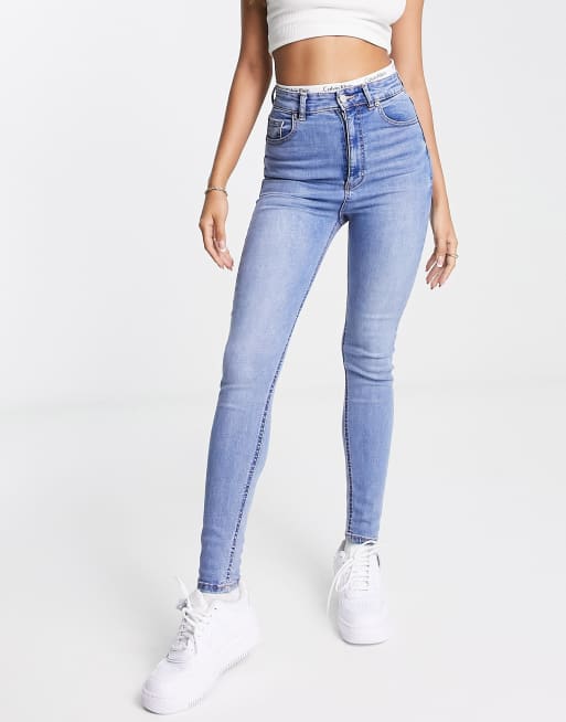 Pull&Bear – Dopasowane niebieskie jeansy z bardzo wysokim stanem