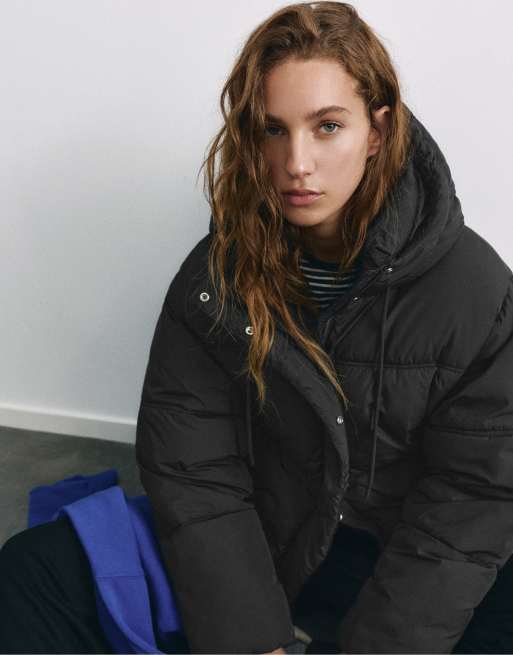 Pull&Bear doudoune courte à capuche noire, 4 de 7