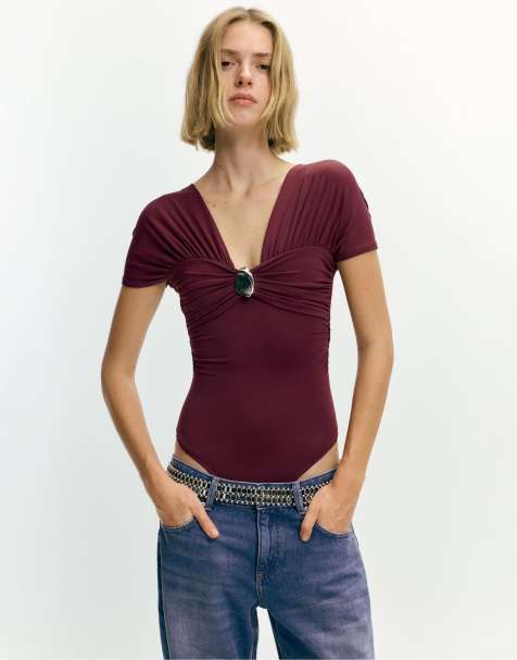 Pull&Bear – Drapierter Body in Burgunderrot mit Schnallendetail - view 1