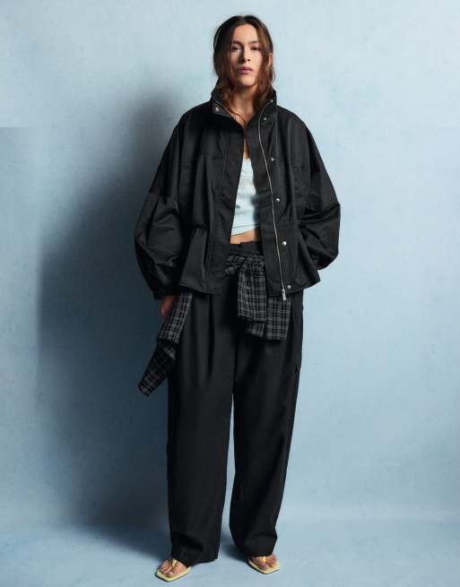 Pull&Bear drawstring funnel neck waist jacket in black, 4 of 7