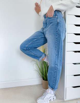 Pull & Bear Elasticated Waist Mom Jean In Medium Blue In Blue