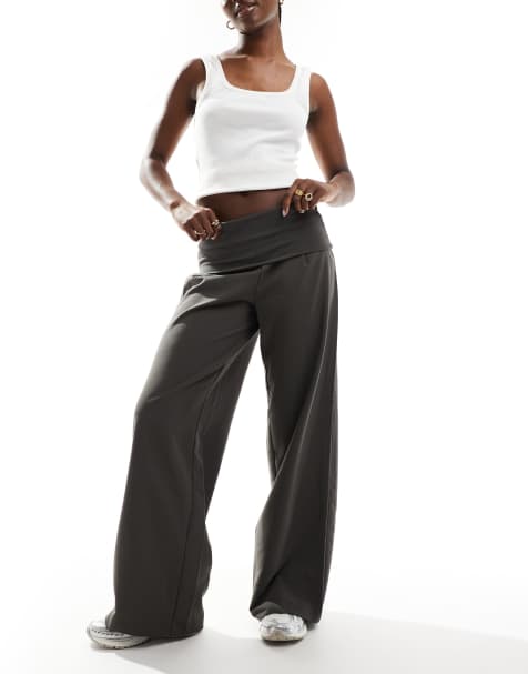 Pull&Bear - Elegante broek met omgeslagen tailleband en wijde pijpen in taupe - view 1