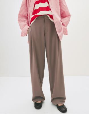 Pull & Bear - Elegante Hose in Braun mit Abnähern-Brown