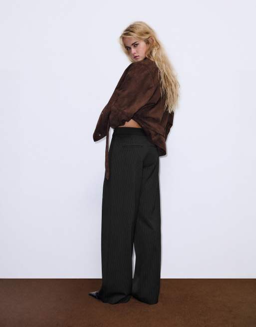 Pull&Bear elegante Hose mit Abnähern und Schnallen, gestreift, 4 von 7