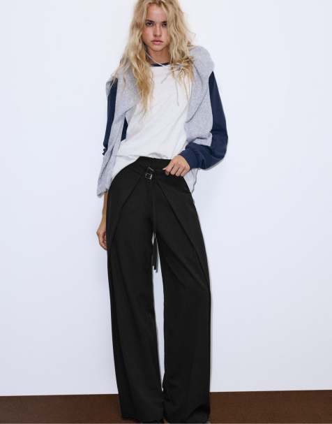 Pull&Bear elegante Hose mit Bundfalten und Schnallen in Schwarz - view 1