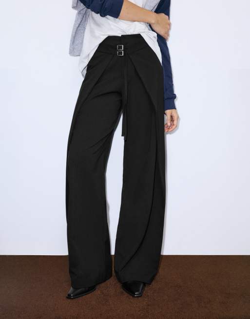 Pull&Bear elegante Hose mit Bundfalten und Schnallen in Schwarz, 2 von 7